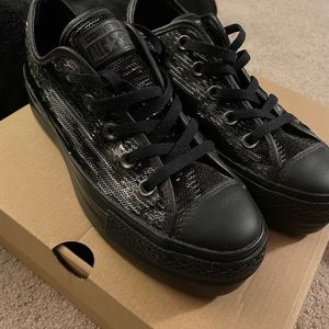 Never been worn! Size 6 Women's Converse Mono Lo Sequence Platform Sneaker